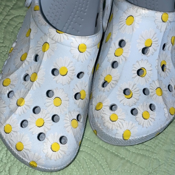 Crocs Light Blue with Daisy - Picture 5 of 7